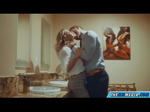 ❤️ Nalika pirang busty seduces anjeun dina restroom umum ❤❌ ngan porno dina su.tuberxxx.ru ❌